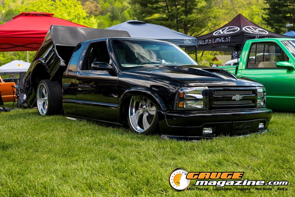 mini-nats-2026-101-chevrolet-c1500-slammed-show-truck