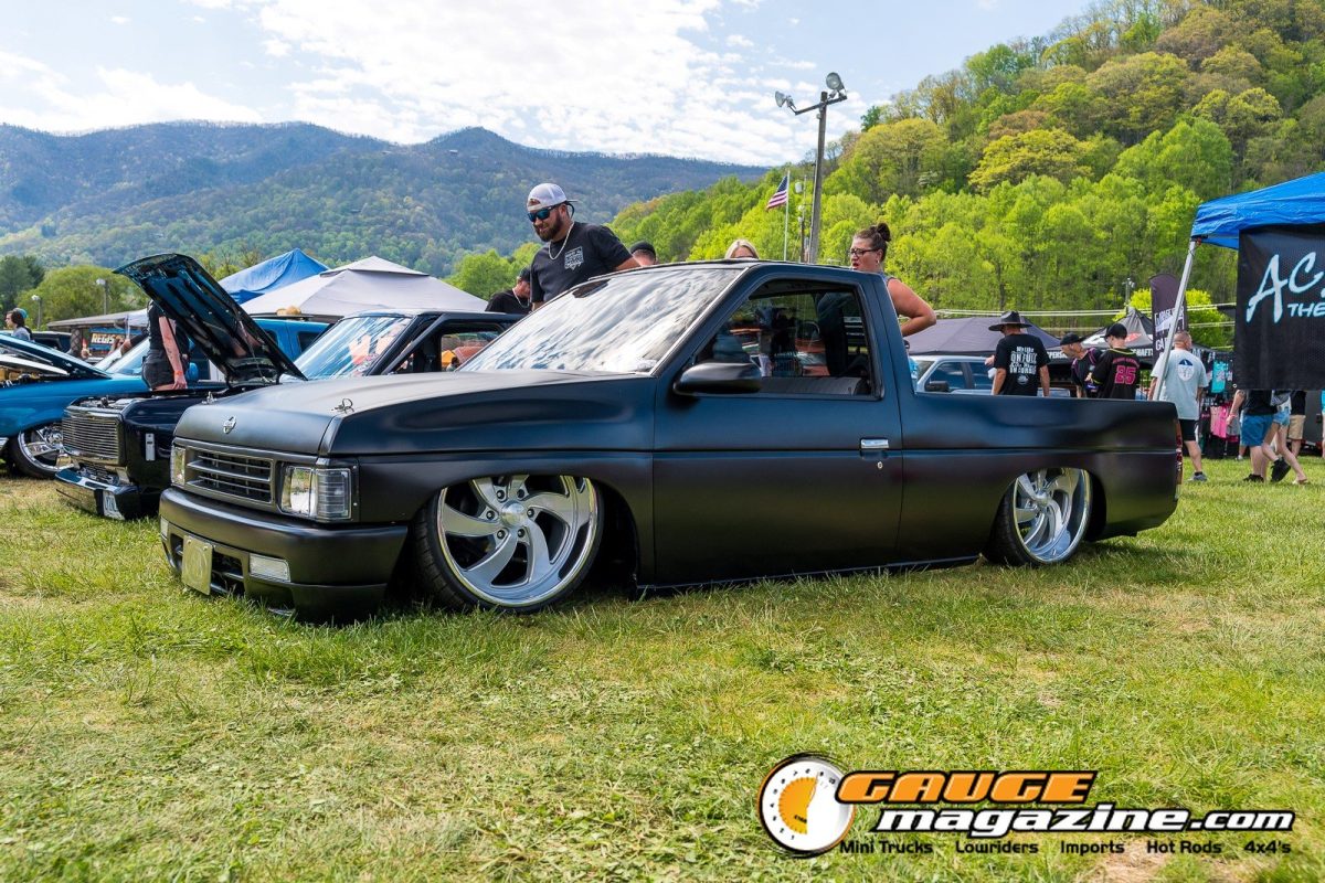 mini-nats-2026-071-nissan-hardbody-slammed-show-truck