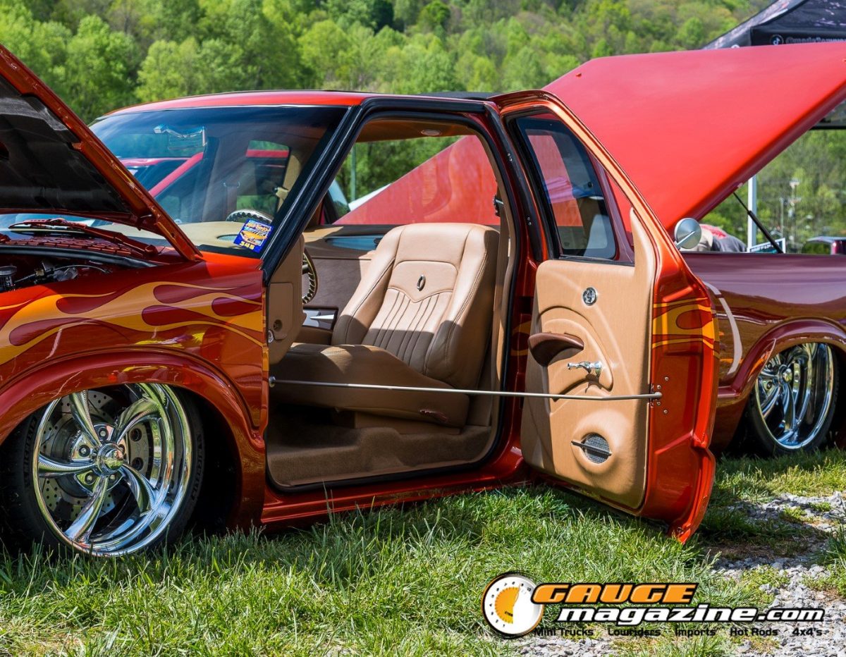 mini-nats-2026-183-custom-pickup-interior-detail