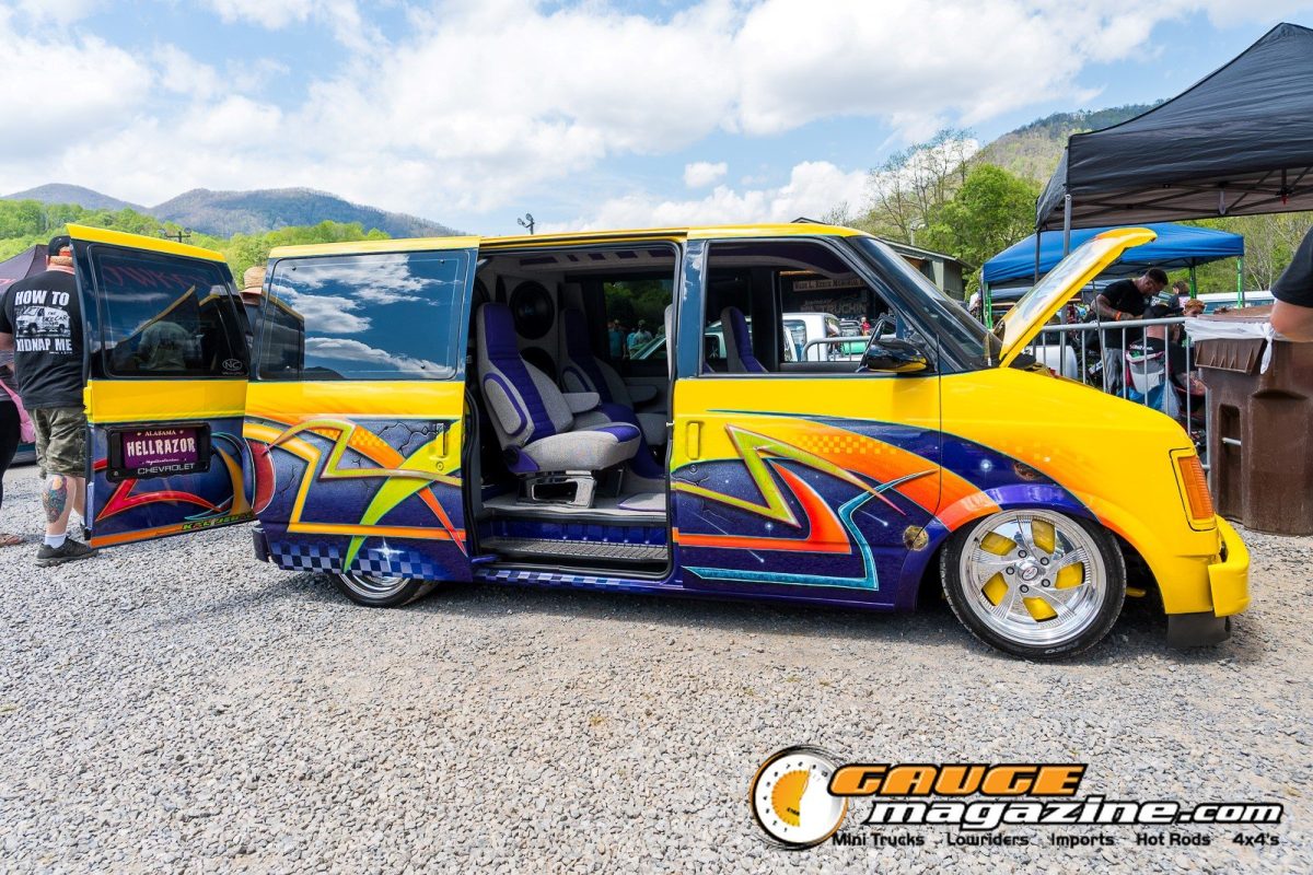 mini-nats-2026-104-chevrolet-astro-van-graphic-custom