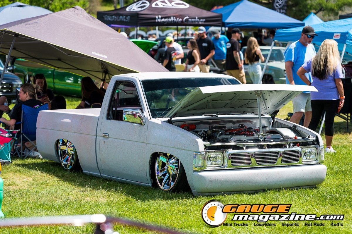 mini-nats-2026-078-nissan-hardbody-slammed-show-truck