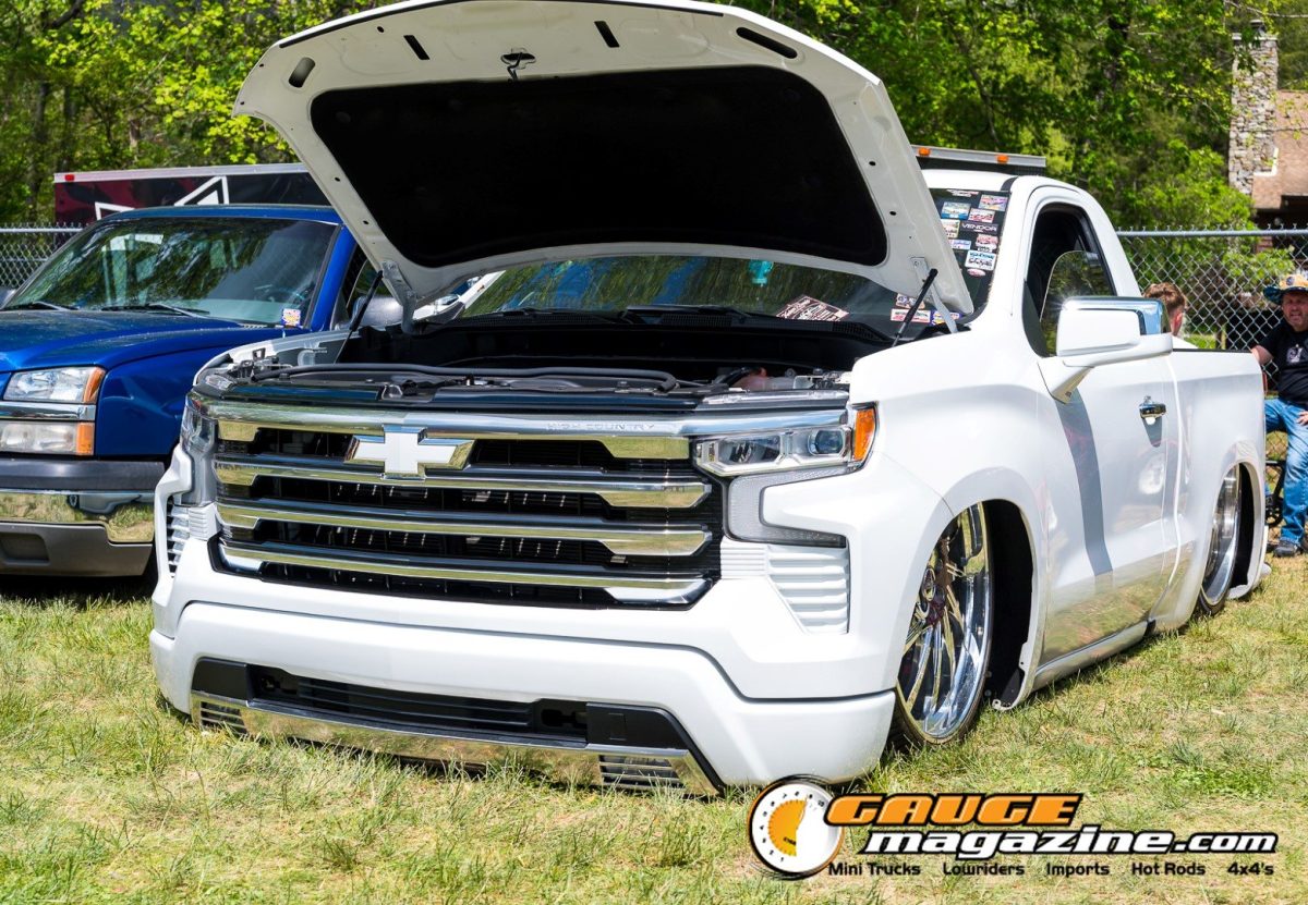 mini-nats-2026-121-chevrolet-silverado-slammed-show-truck