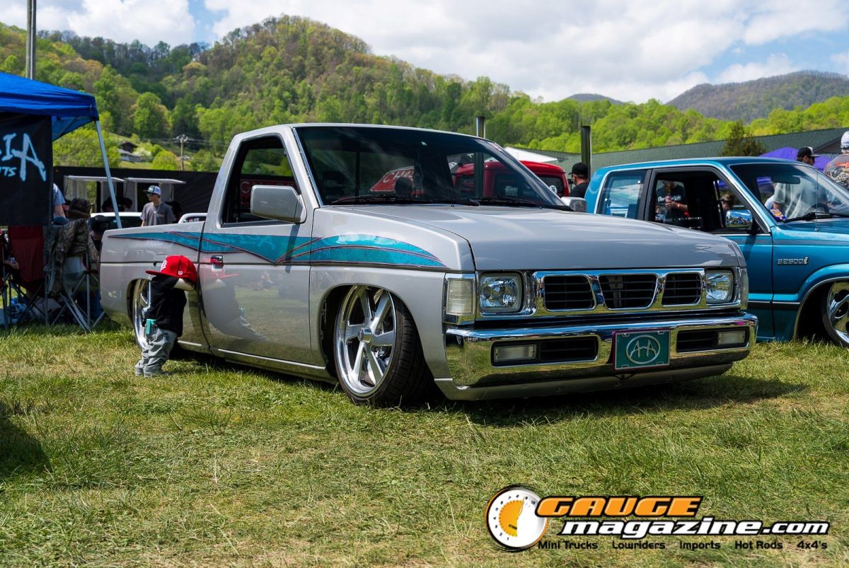 mini-nats-2026-086-nissan-hardbody-slammed-show-truck