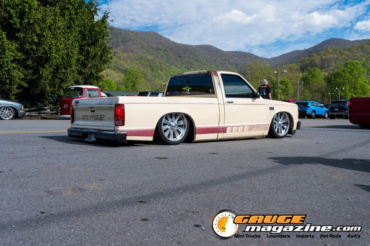 mini-nats-2026-053-chevrolet-s10-slammed-minitruck