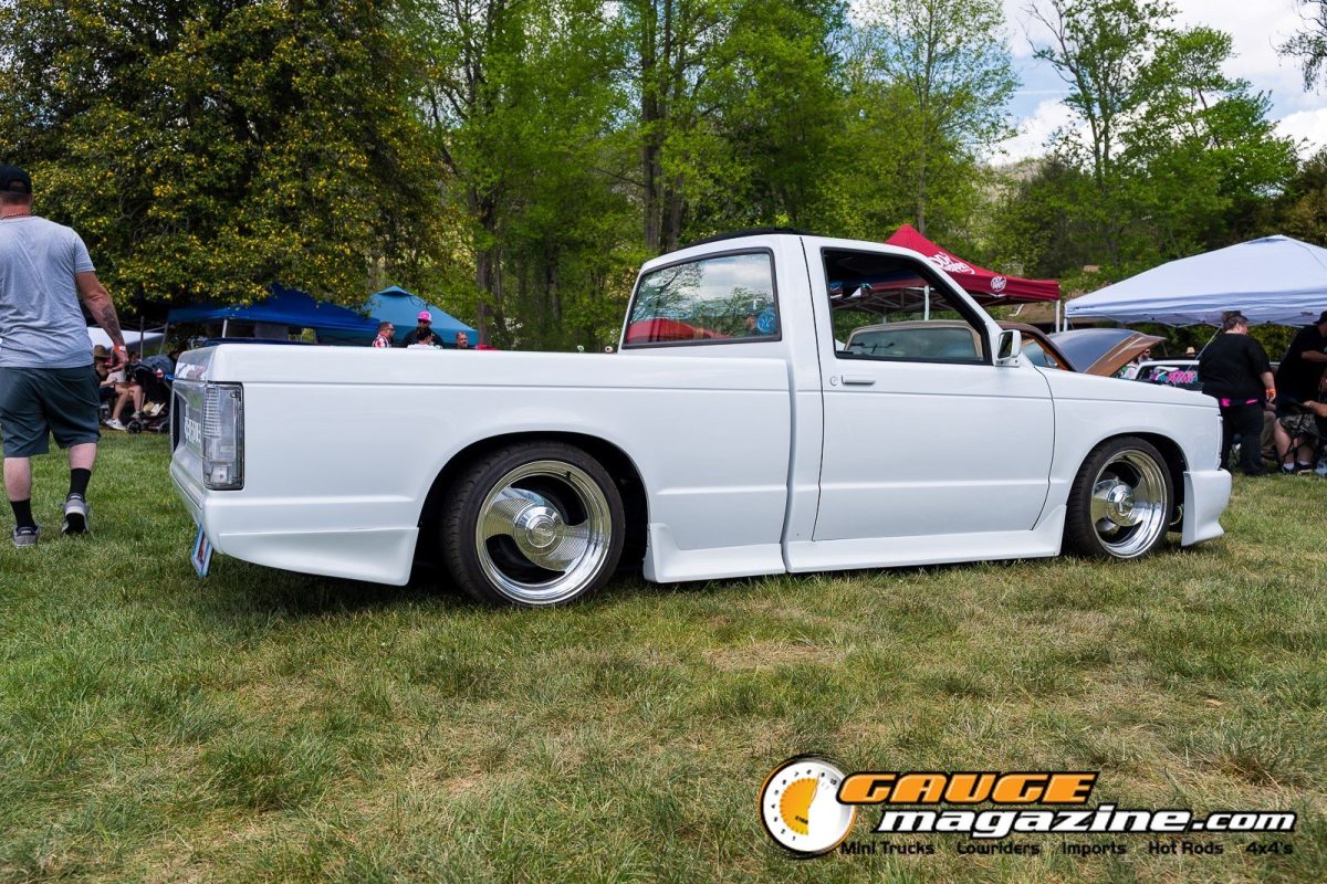 mini-nats-2026-137-nissan-hardbody-slammed-show-truck