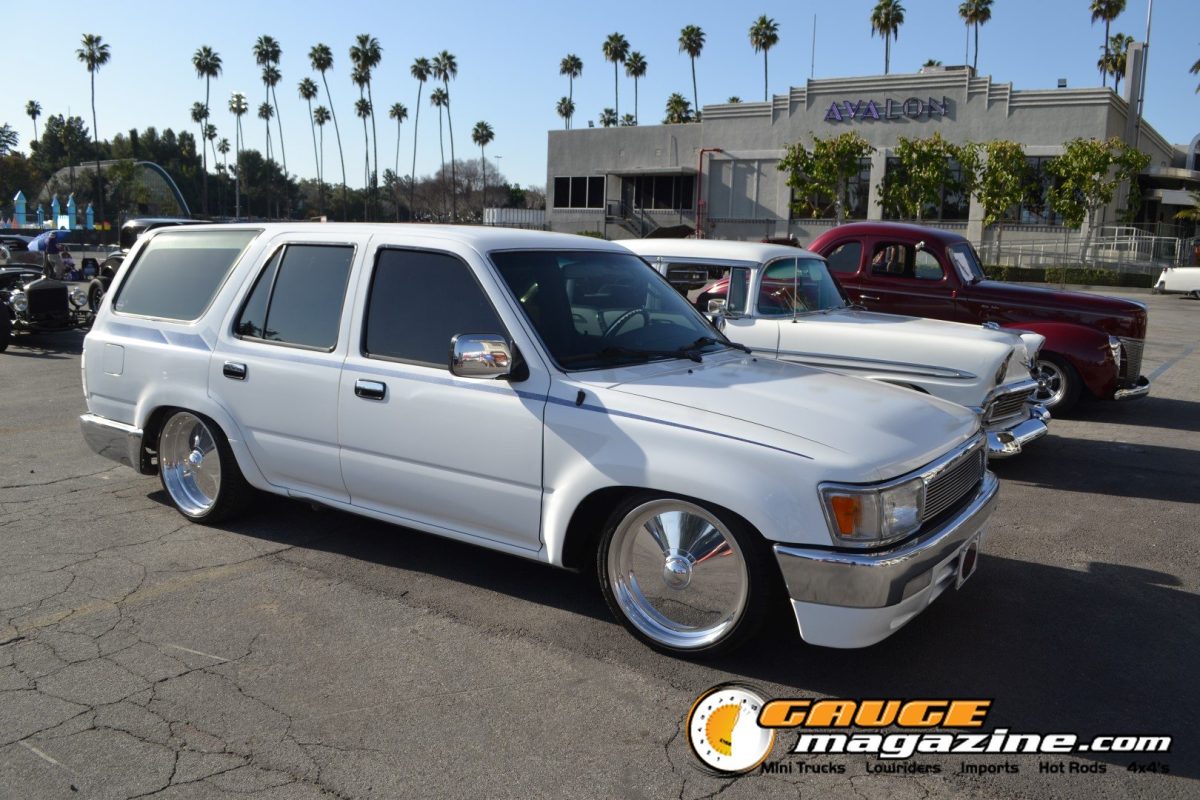 gnrs-2026-236-1990s-chevrolet-suburban-custom-side
