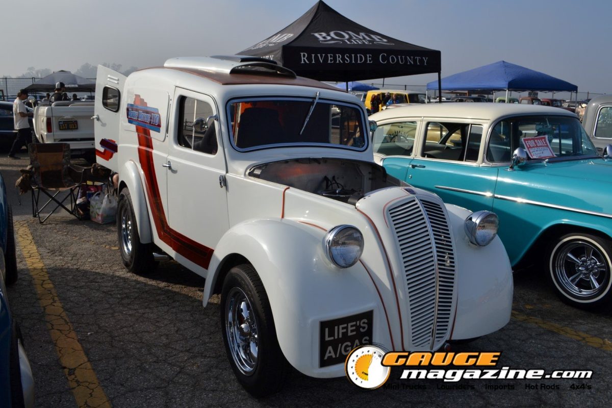 mooneyes-christmas-party-2025-078-white-1930s-panel-truck-custom
