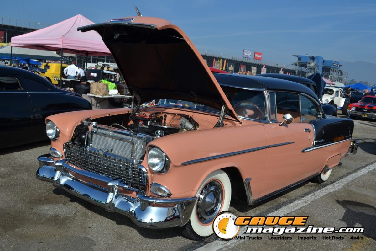 mooneyes-christmas-party-2025-132-peach-chevrolet-bel-air-engine-bay
