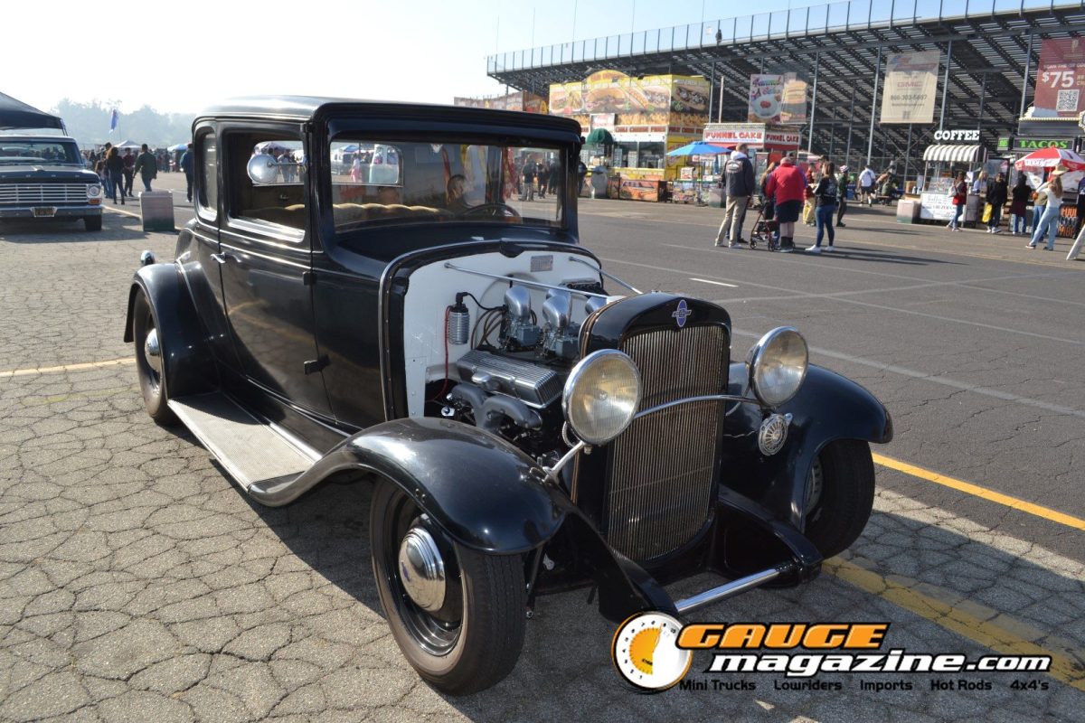 mooneyes-christmas-party-2025-234-black-ford-model-a-hot-rod