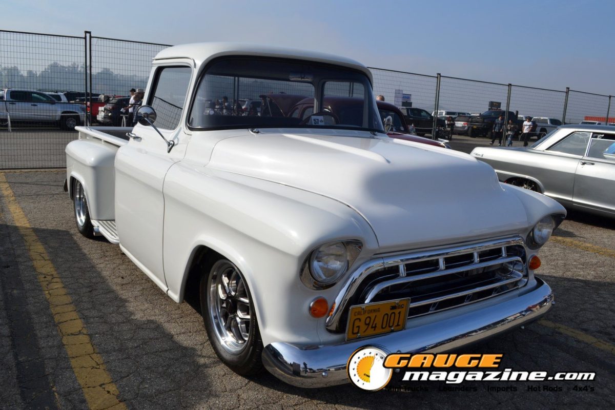 mooneyes-christmas-party-2025-032-white-chevrolet-task-force-pickup