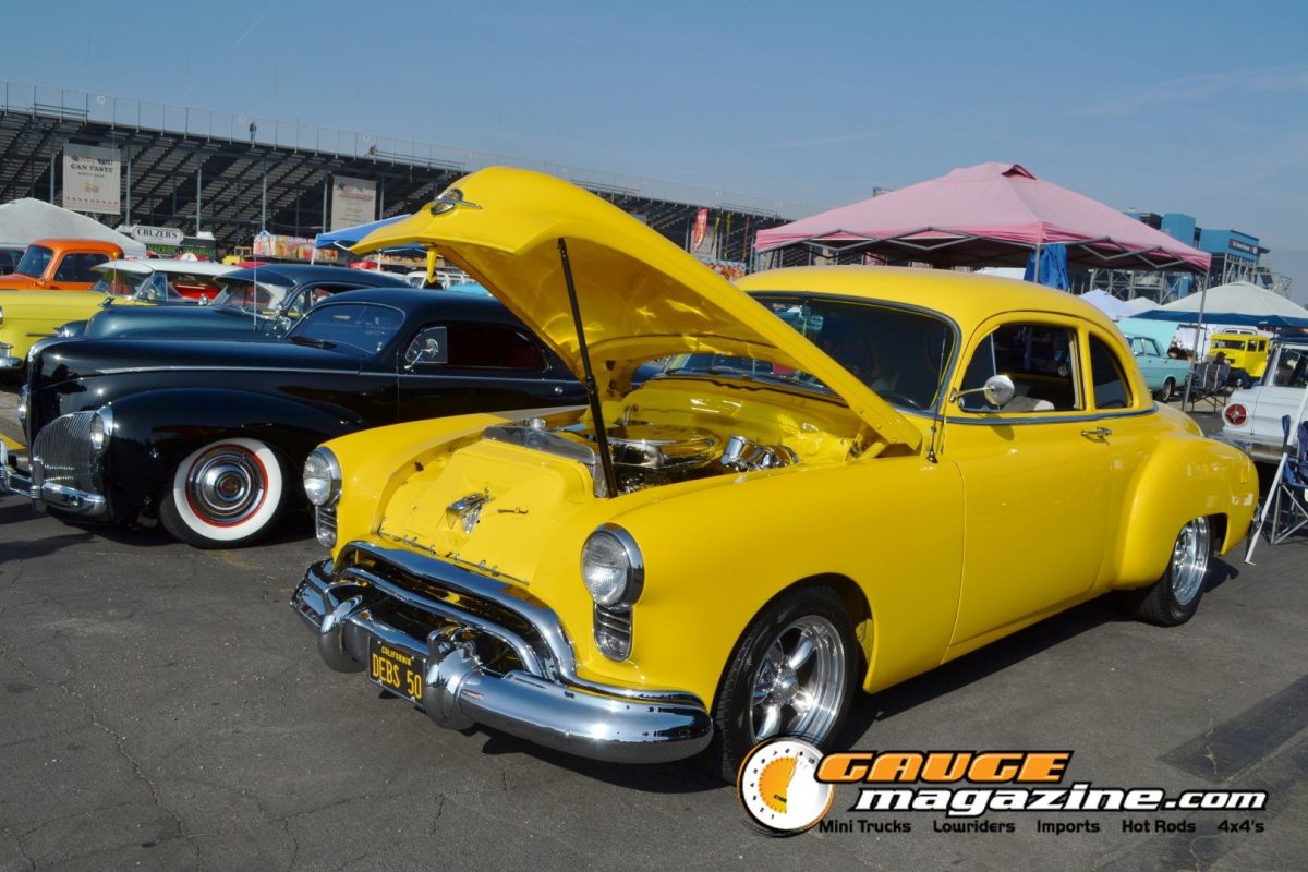 mooneyes-christmas-party-2025-190-yellow-chevrolet-1950s-custom-coupe-engine-bay