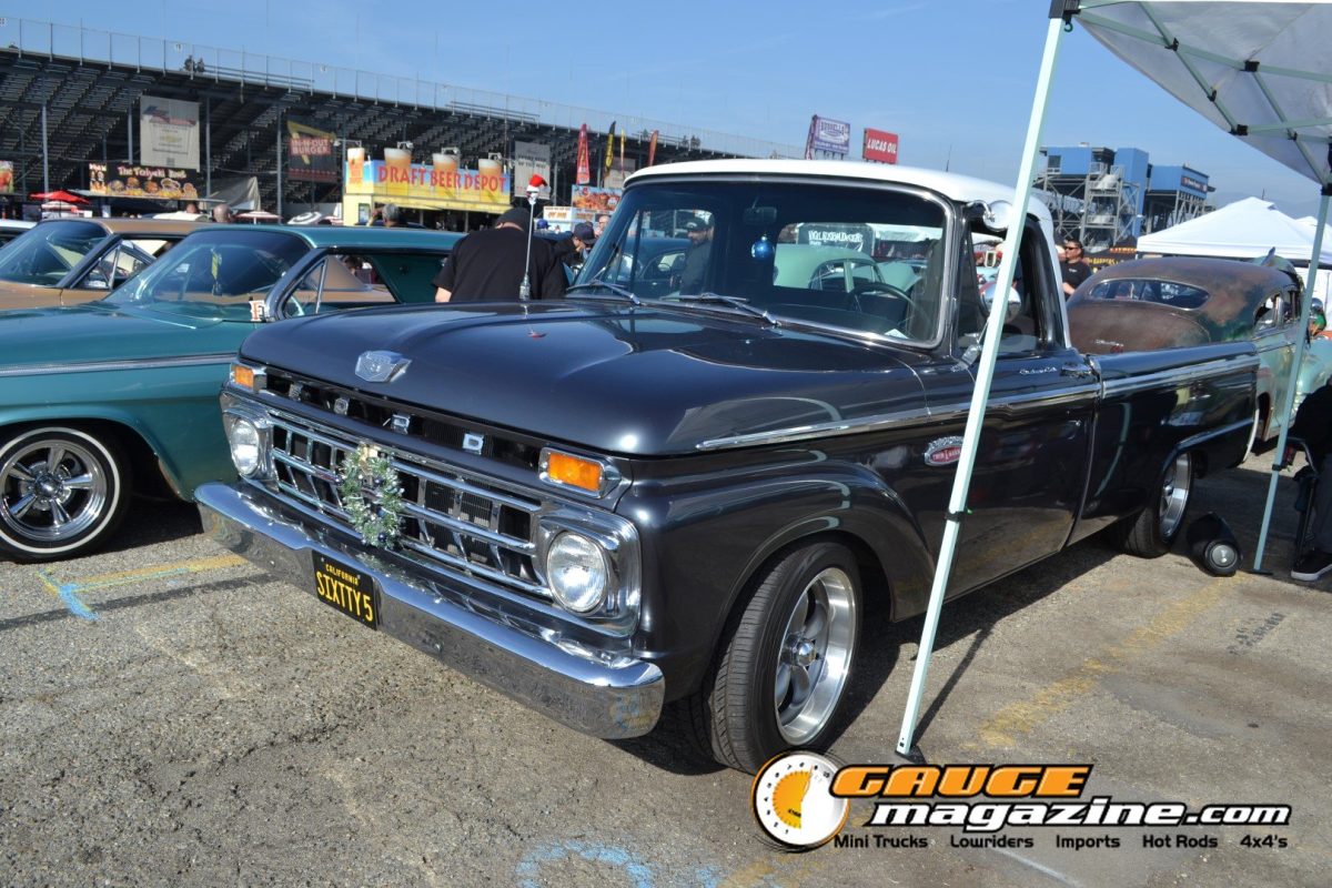 mooneyes-christmas-party-2025-228-black-ford-f100-classic-pickup