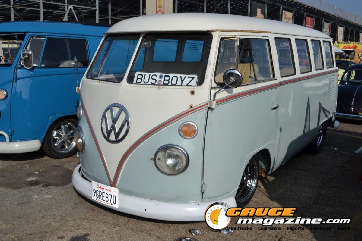 mooneyes-christmas-party-2025-004-white-volkswagen-type-2-split-window-bus
