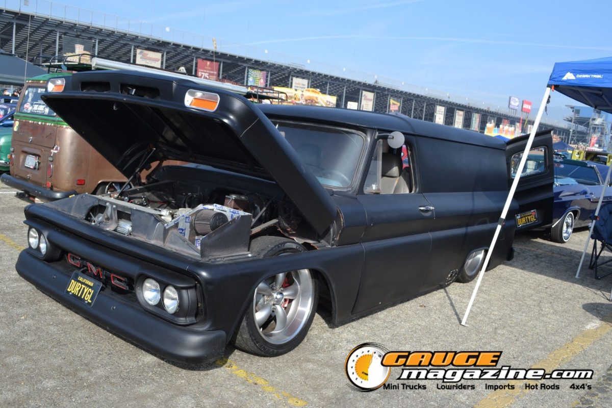 mooneyes-christmas-party-2025-107-black-chevrolet-c10-custom-engine-bay