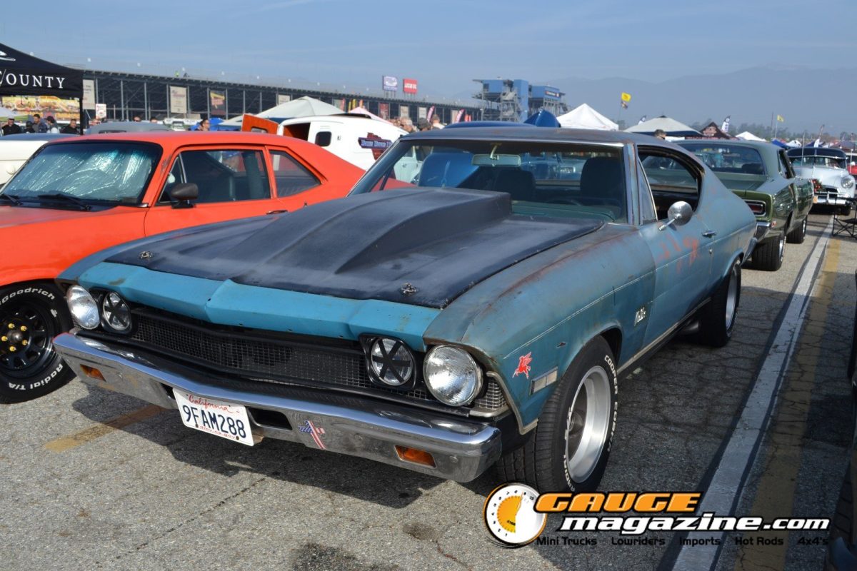 mooneyes-christmas-party-2025-055-blue-chevrolet-chevelle-patina-muscle-car