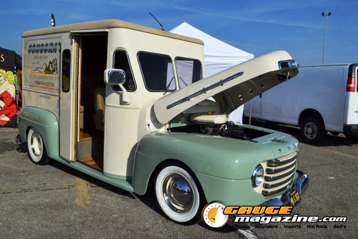 mooneyes-christmas-party-2025-272-white-green-vintage-step-van-engine-bay