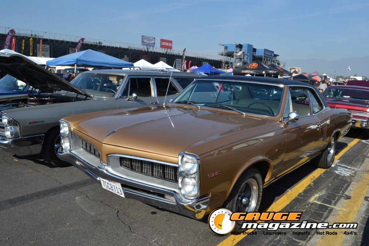 mooneyes-christmas-party-2025-263-gold-classic-muscle-car