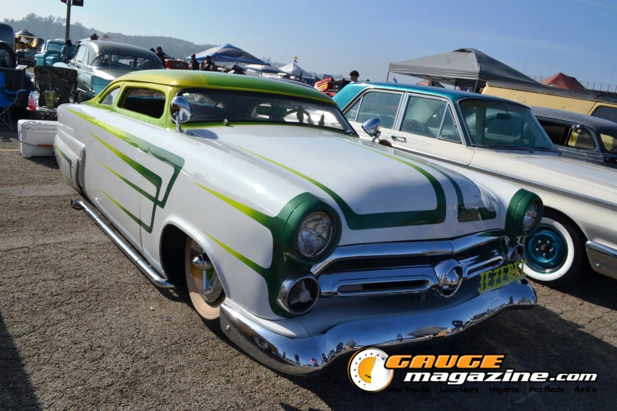 mooneyes-christmas-party-2025-214-white-green-chevrolet-1950s-custom
