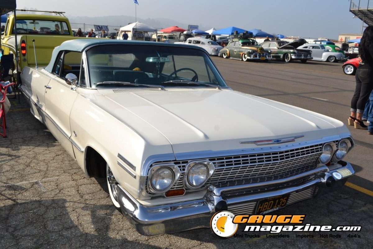 mooneyes-christmas-party-2025-110-white-chevrolet-impala-classic