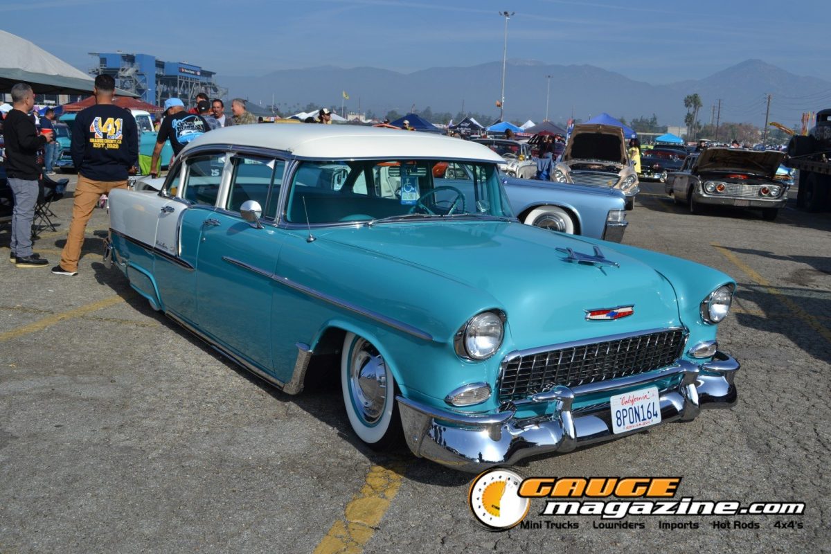 mooneyes-christmas-party-2025-129-turquoise-chevrolet-bel-air-wagon