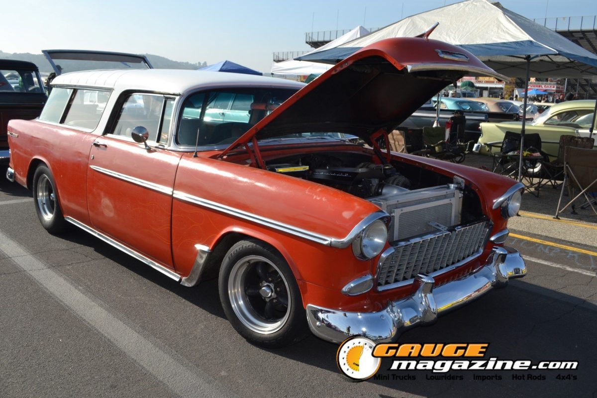 mooneyes-christmas-party-2025-237-red-white-chevrolet-bel-air-wagon-engine-bay