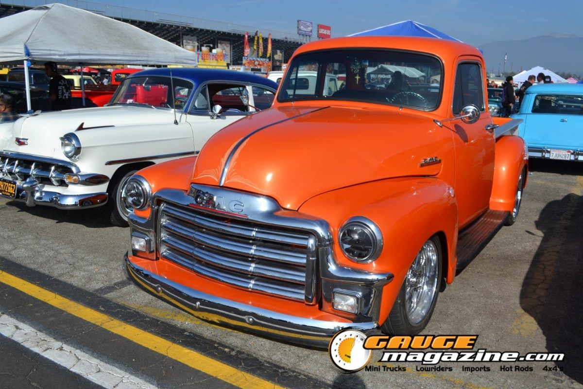 mooneyes-christmas-party-2025-194-orange-chevrolet-advance-design-pickup