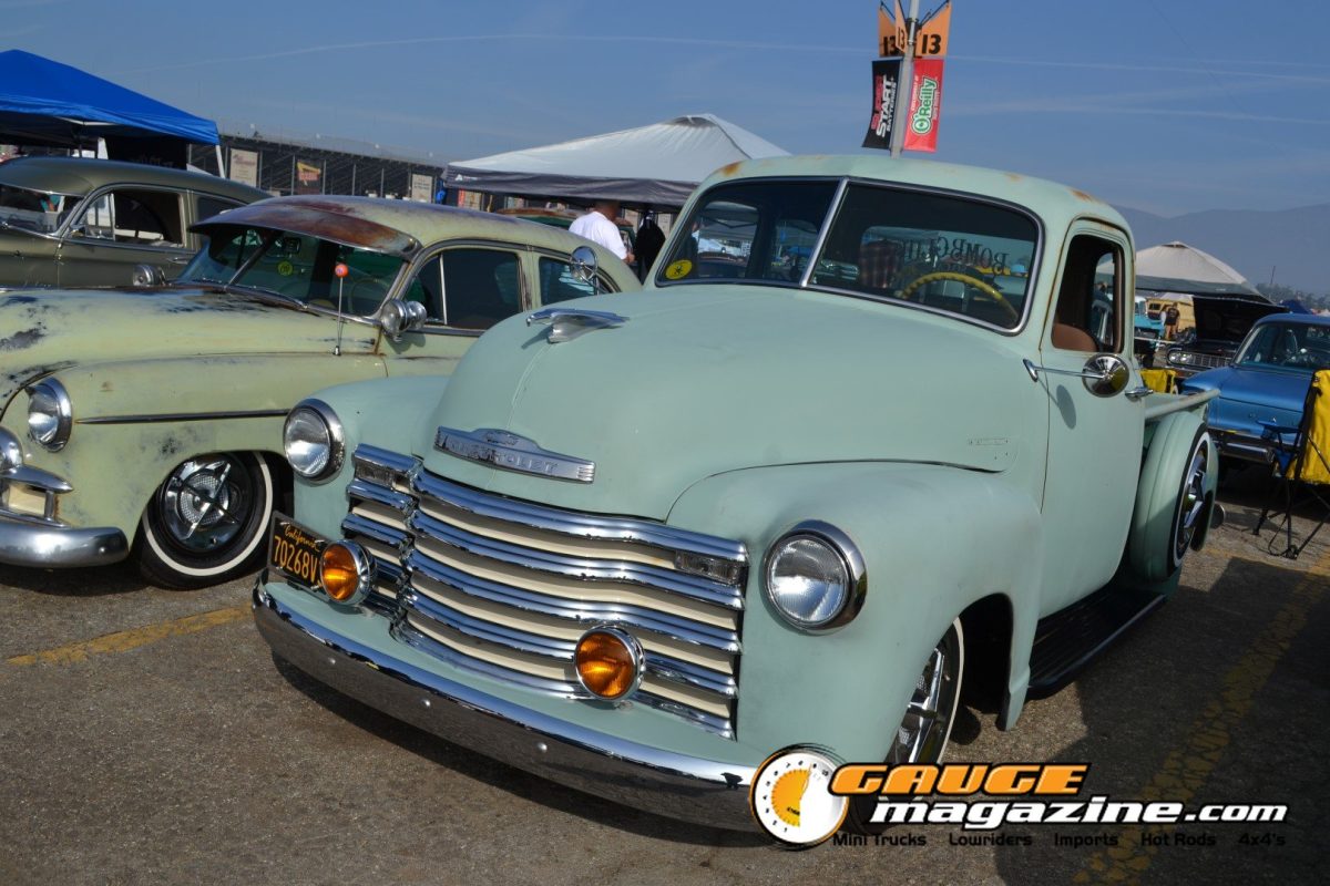mooneyes-christmas-party-2025-092-mint-chevrolet-advance-design-pickup