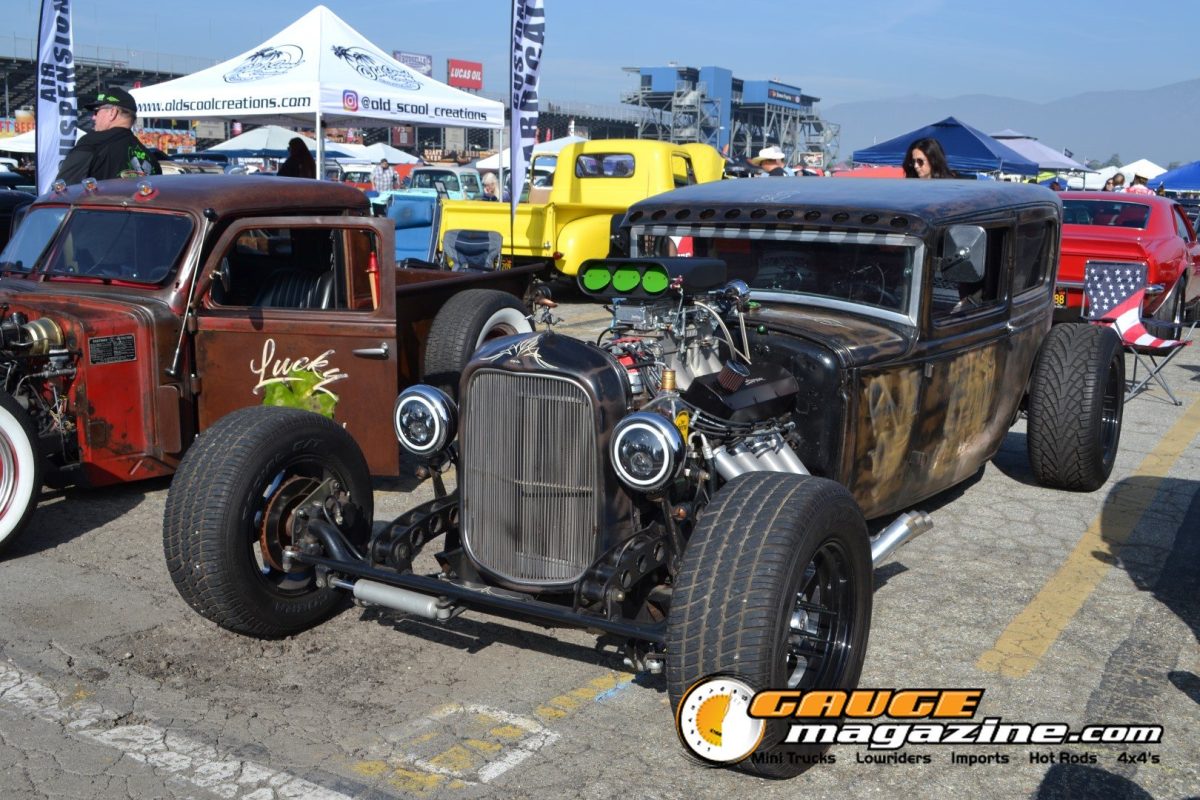 mooneyes-christmas-party-2025-186-rust-patina-ford-model-a-hot-rod
