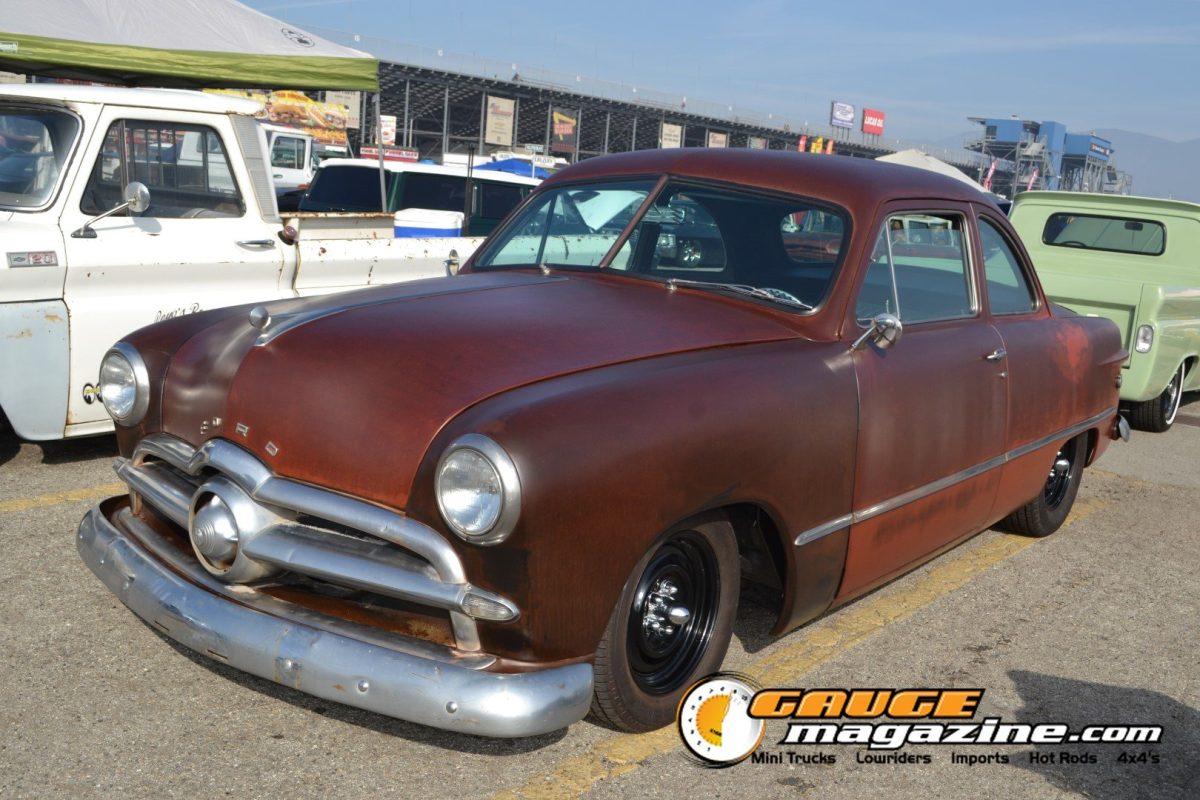 mooneyes-christmas-party-2025-105-brown-1950s-ford-style-sedan