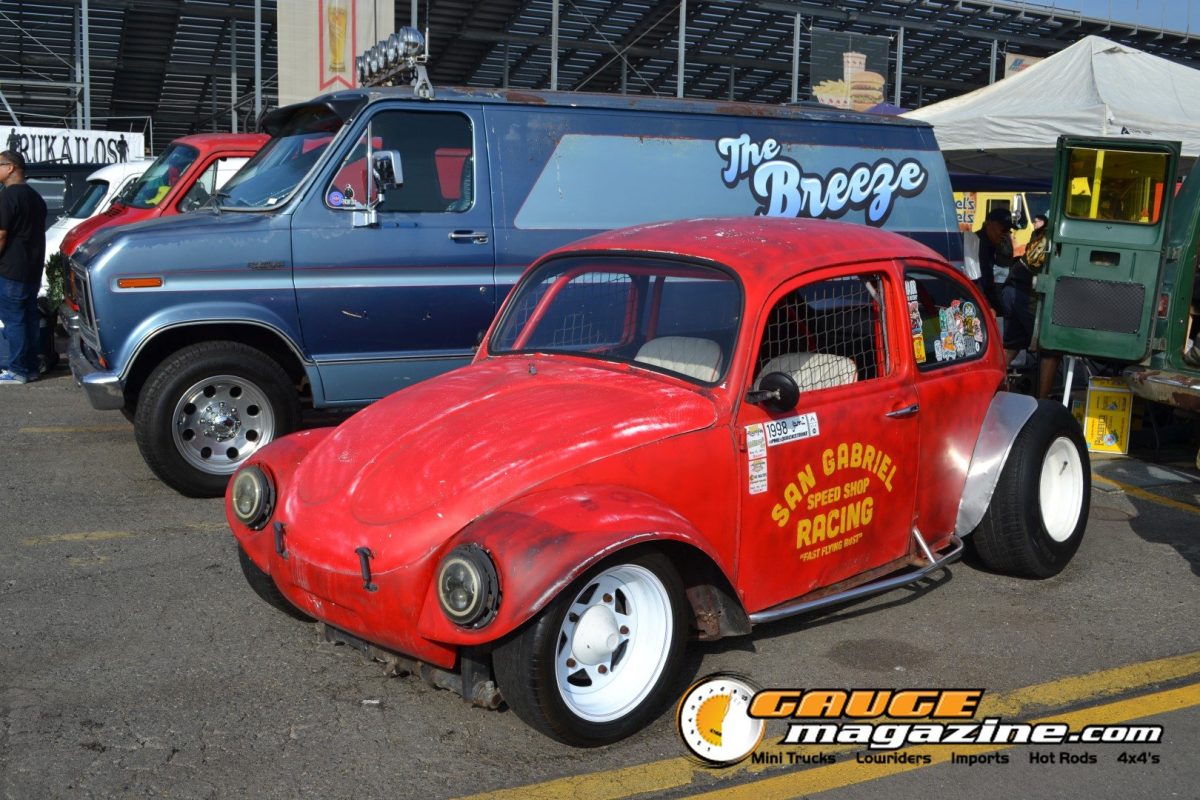 mooneyes-christmas-party-2025-023-red-volkswagen-beetle-baja-racer