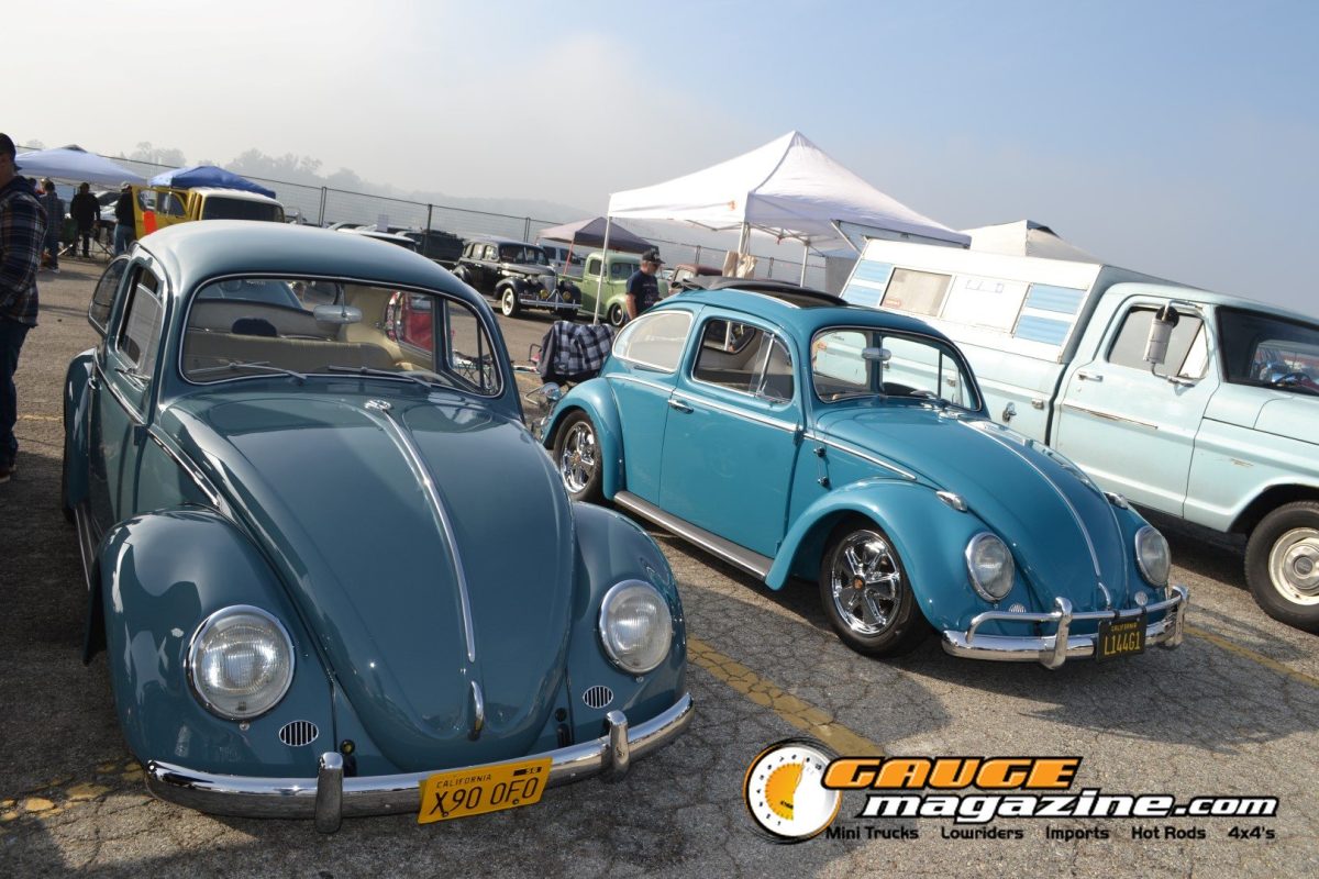 mooneyes-christmas-party-2025-074-volkswagen-beetle-custom-pair