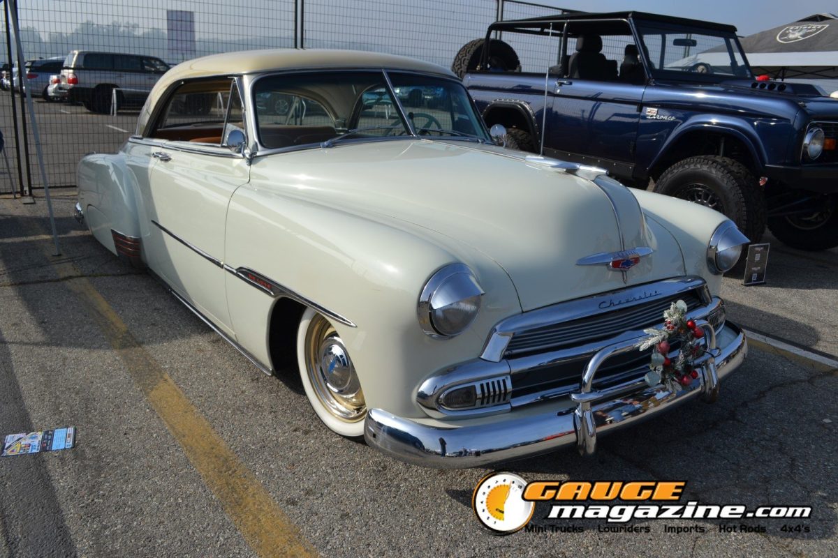 mooneyes-christmas-party-2025-044-cream-chevrolet-style-1950s-custom