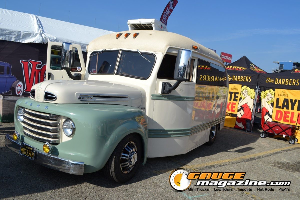 mooneyes-christmas-party-2025-271-white-green-vintage-step-van-custom