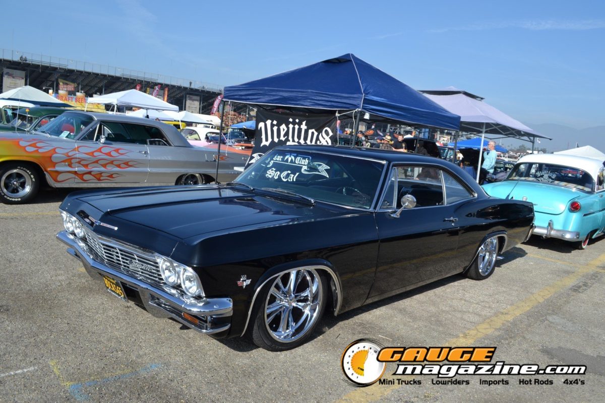 mooneyes-christmas-party-2025-223-black-chevrolet-impala-custom