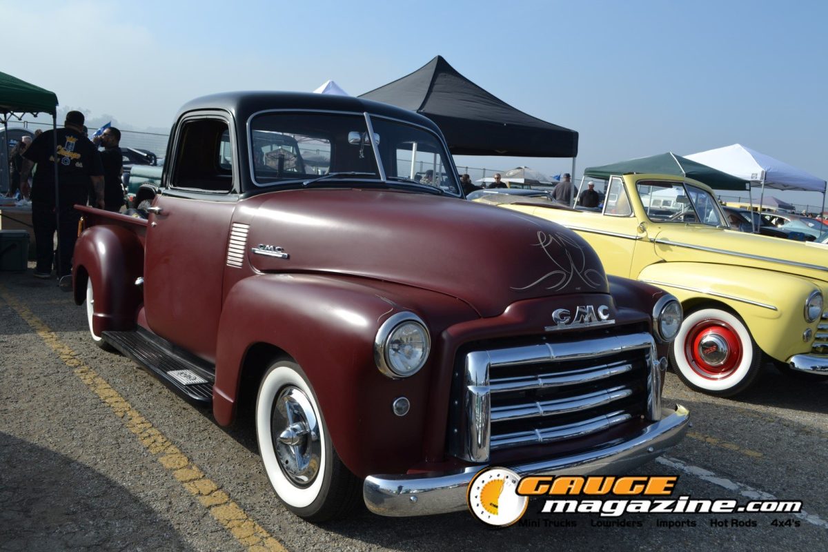 mooneyes-christmas-party-2025-084-maroon-gmc-advance-design-pickup