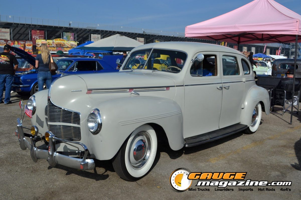 mooneyes-christmas-party-2025-134-white-1940s-classic-sedan