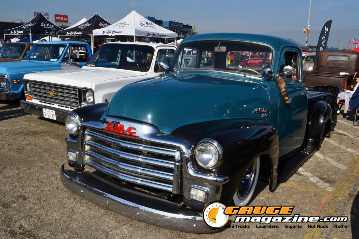 mooneyes-christmas-party-2025-249-green-gmc-advance-design-pickup