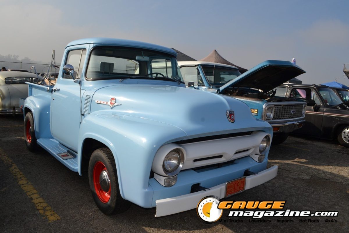 mooneyes-christmas-party-2025-071-light-blue-ford-f100-classic-pickup