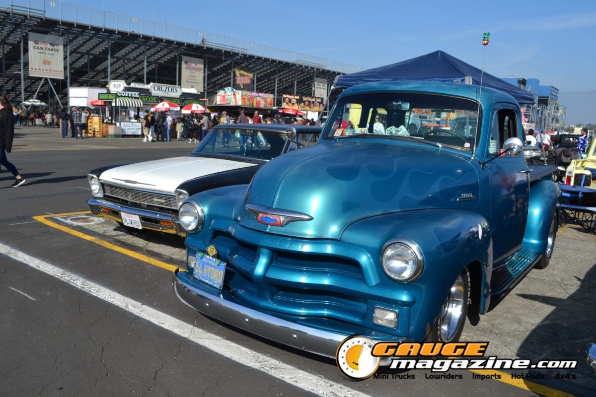 mooneyes-christmas-party-2025-198-blue-chevrolet-advance-design-pickup