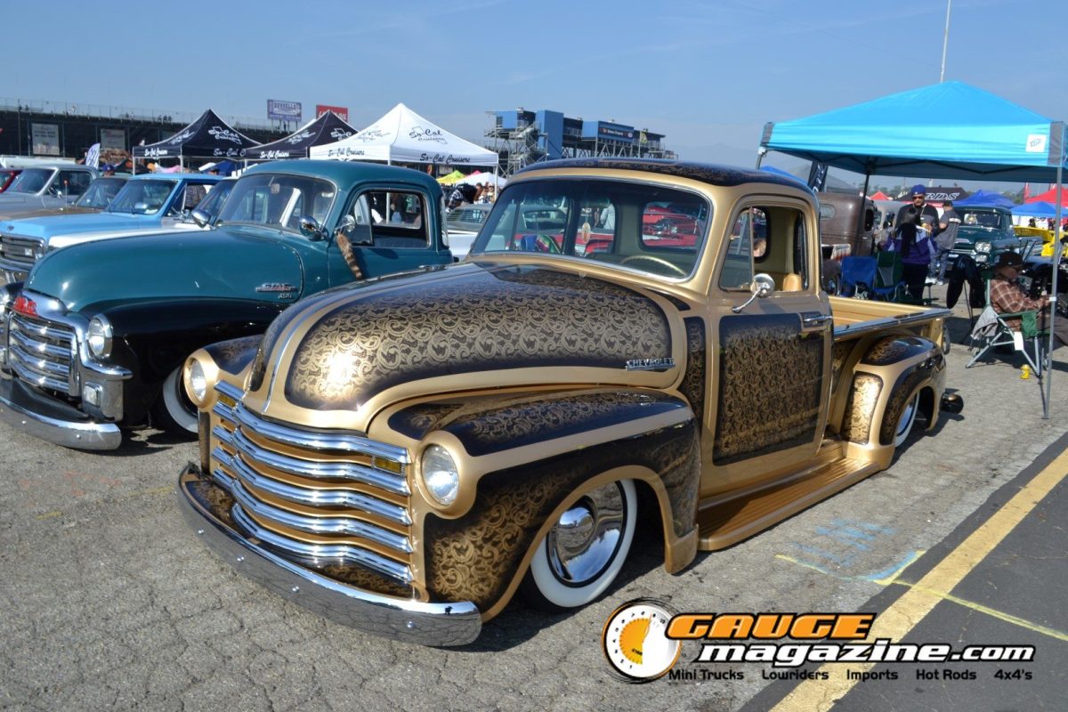 mooneyes-christmas-party-2025-248-gold-patterned-chevrolet-advance-design-pickup