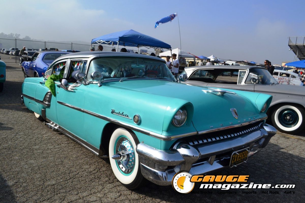 mooneyes-christmas-party-2025-063-turquoise-chevrolet-bel-air-wagon