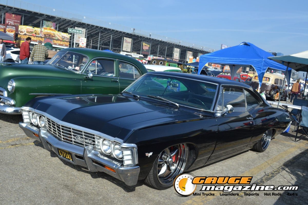 mooneyes-christmas-party-2025-136-black-chevrolet-impala-custom
