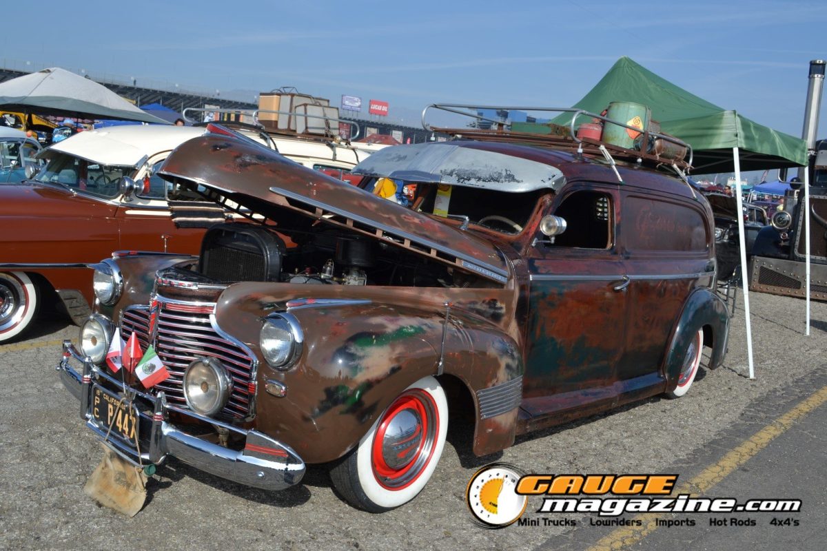 mooneyes-christmas-party-2025-127-patina-chevrolet-1940s-pickup-engine-bay