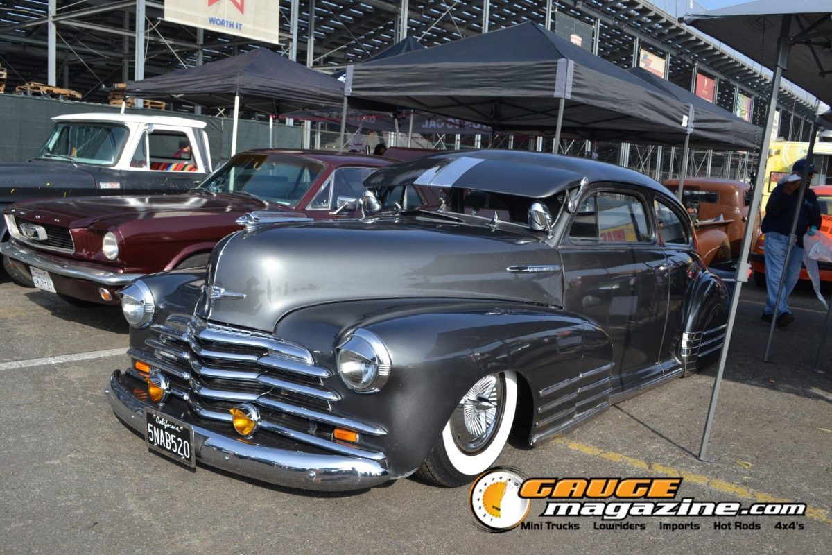 mooneyes-christmas-party-2025-020-gray-chevrolet-fleetline-style-custom