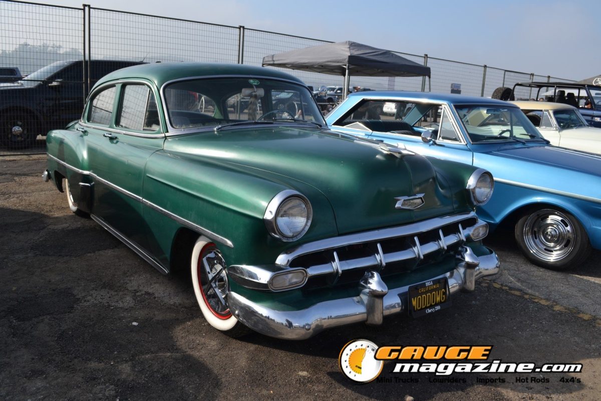 mooneyes-christmas-party-2025-046-green-1950s-chevrolet-sedan