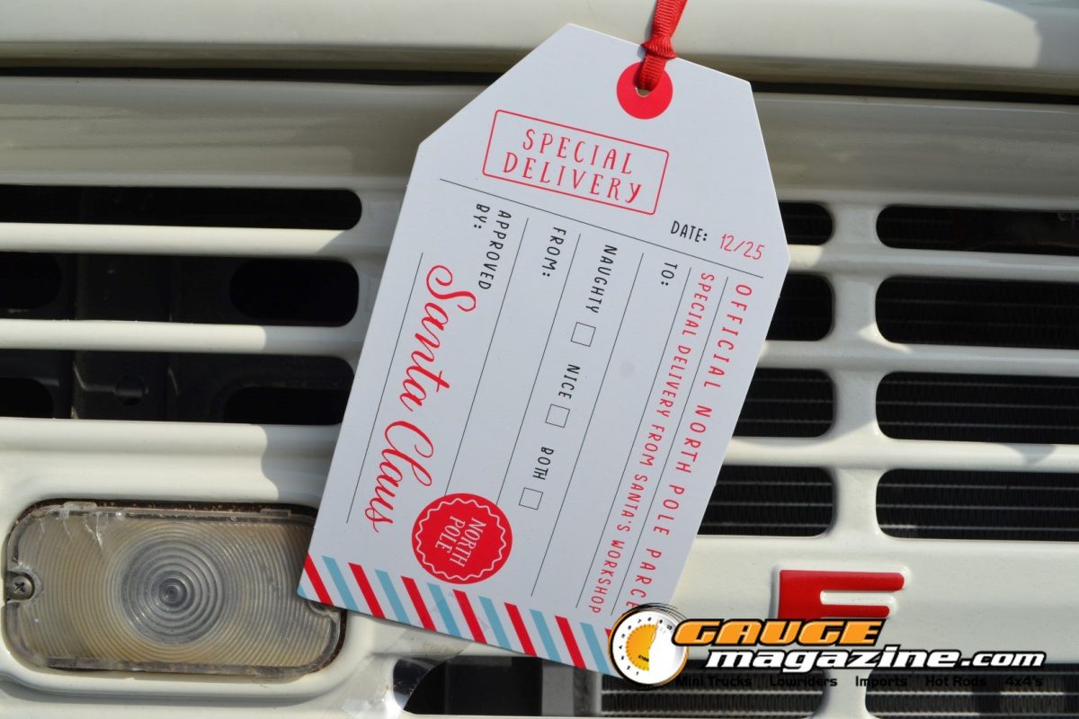 mooneyes-christmas-party-2025-057-christmas-special-delivery-display-tag