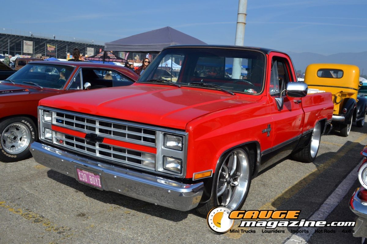 mooneyes-christmas-party-2025-130-red-ford-f100-custom-pickup