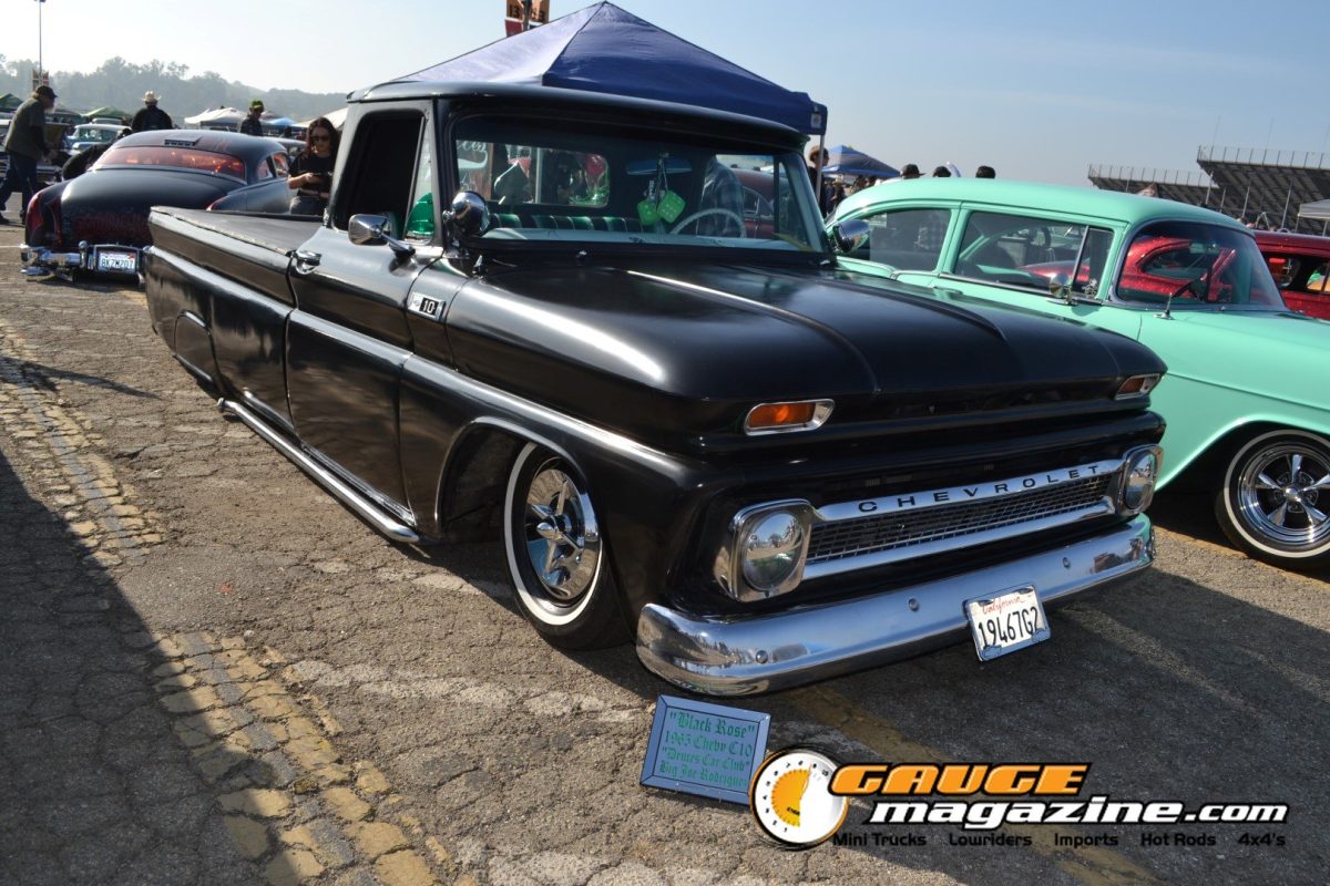 mooneyes-christmas-party-2025-217-black-chevrolet-c10-custom-pickup