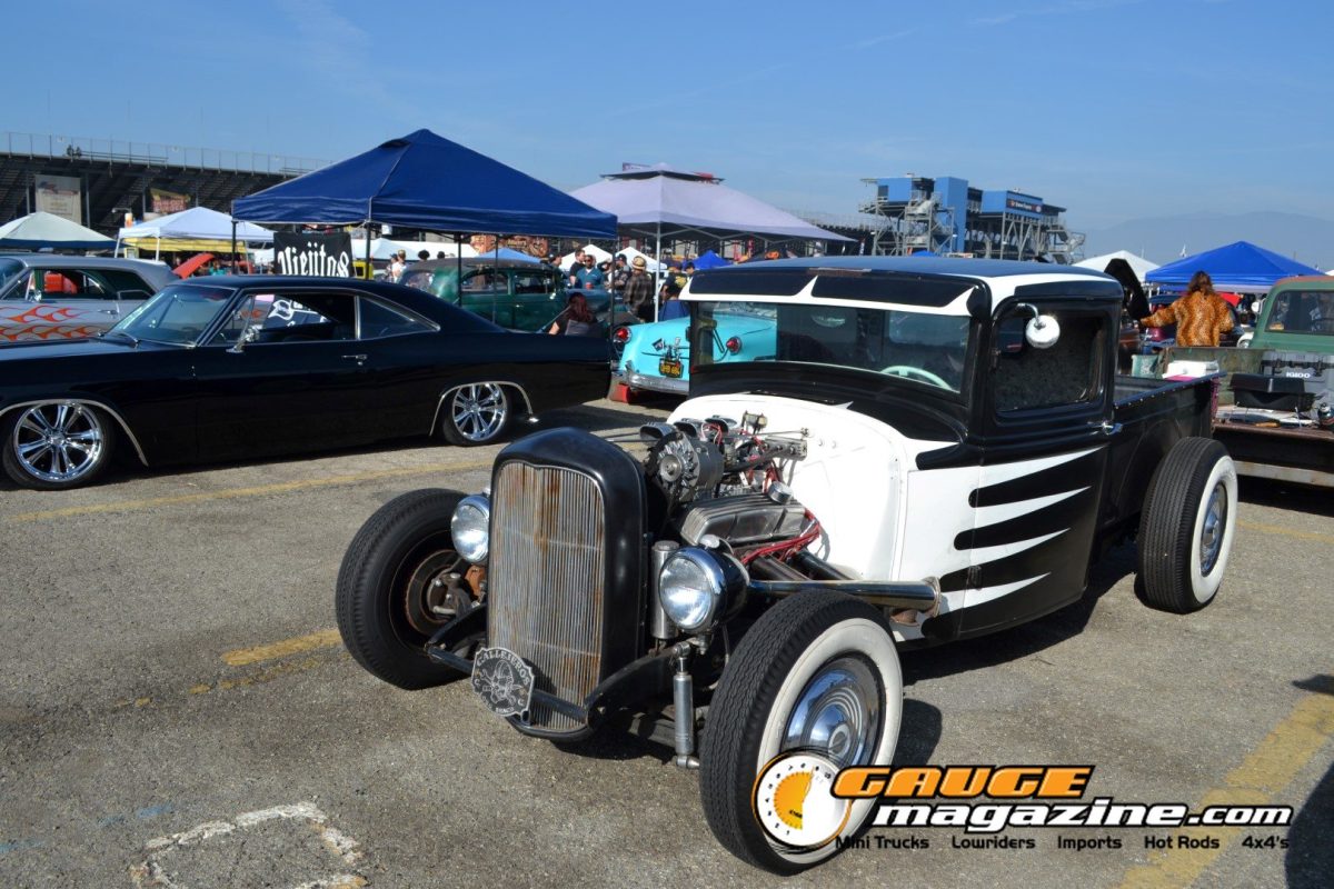 mooneyes-christmas-party-2025-222-black-white-ford-model-a-hot-rod