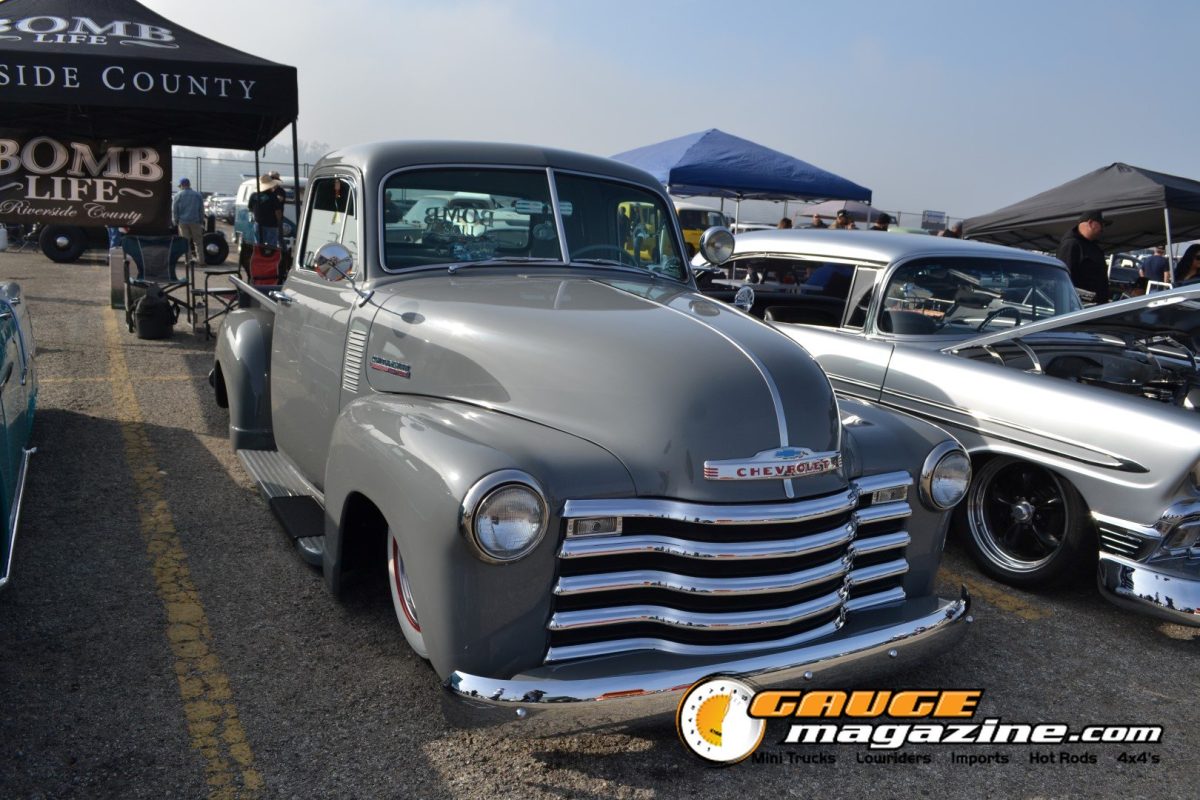 mooneyes-christmas-party-2025-077-gray-chevrolet-advance-design-pickup